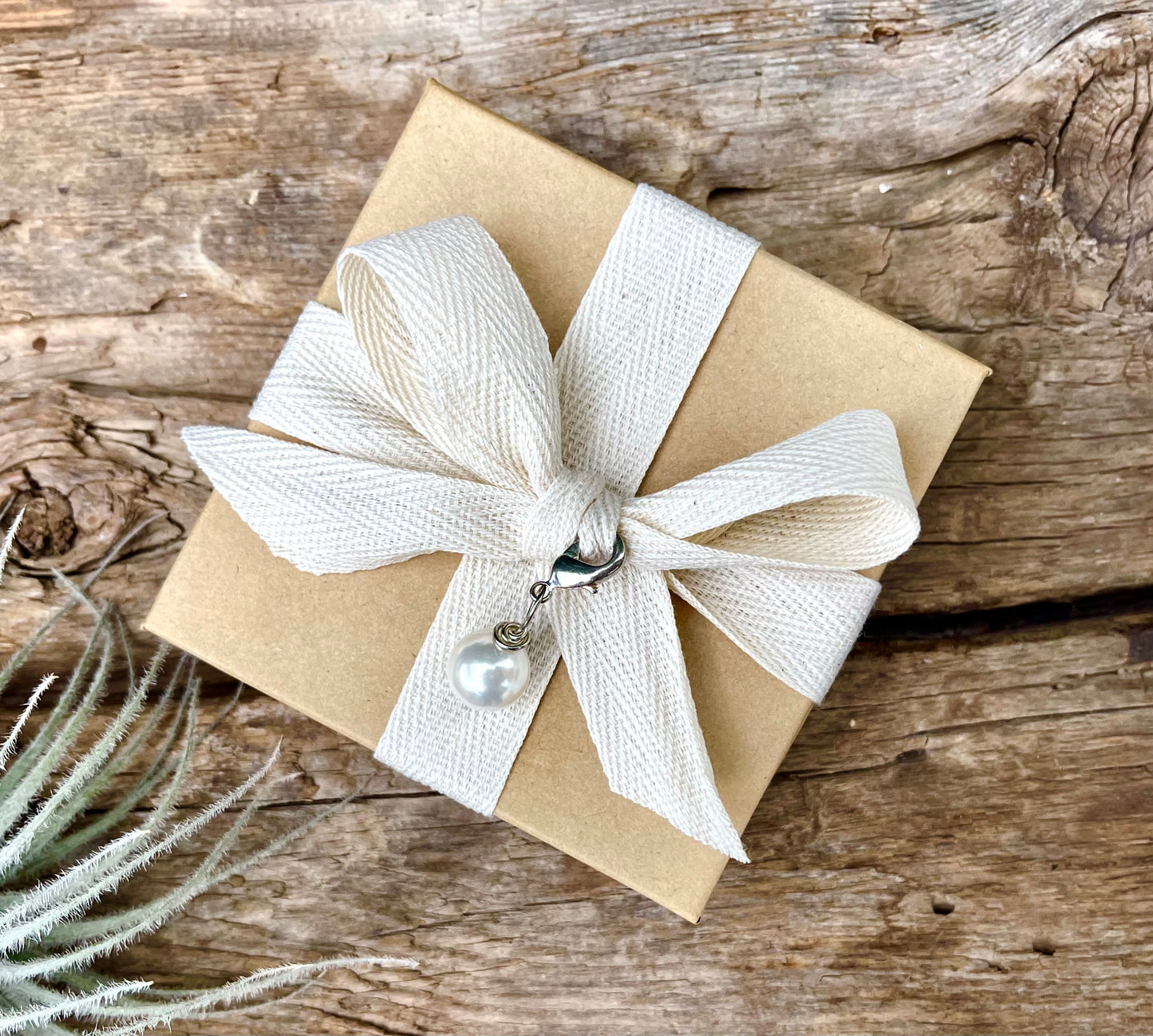 Howlite Calm Bracelet with Removable Shell Charm